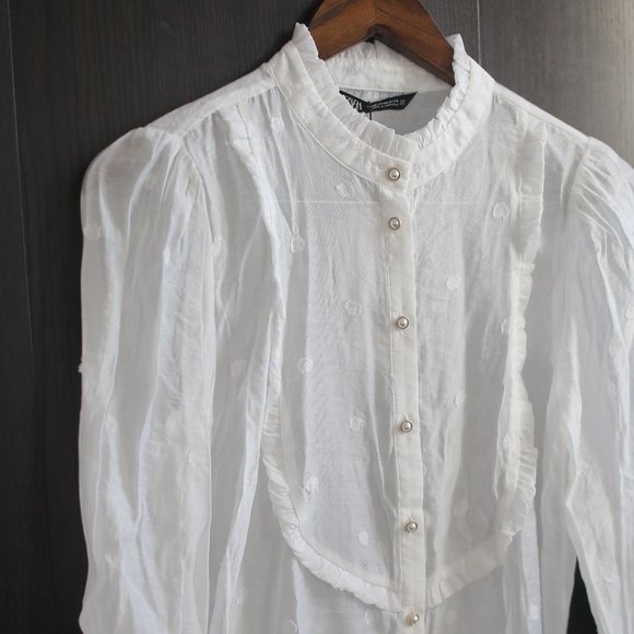 NWT WHITE VINTAGE DOTTED JACQUARD BLOUSE. - Picture 5 of 12